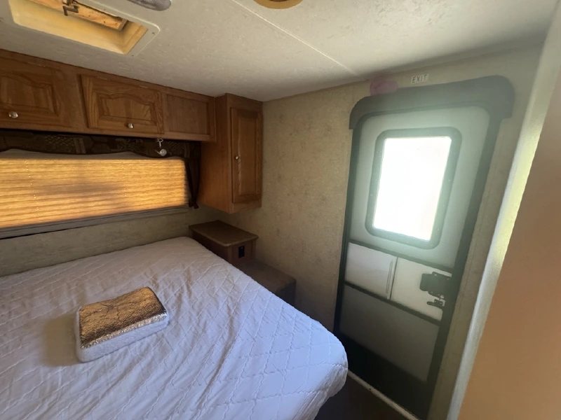2012 FOREST RIVER FLAGSTAFF 26RLSS