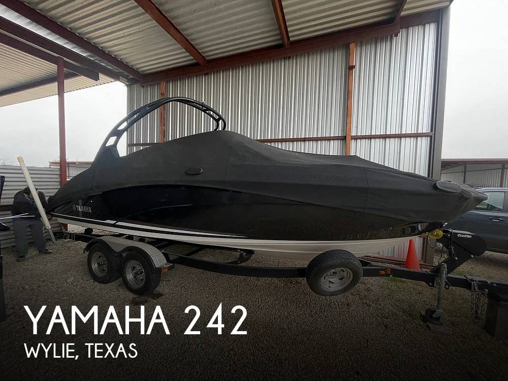 2017 Yamaha 242 Limited S Jet Boat boat
