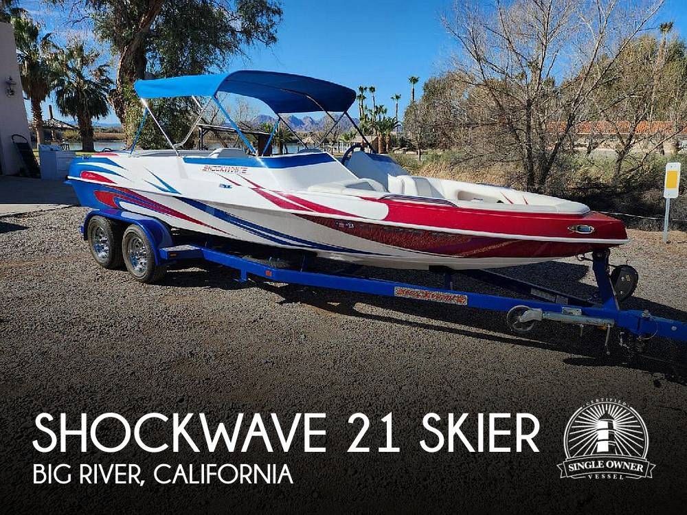 2018 Shockwave 21 Skier High Performance Boat boat