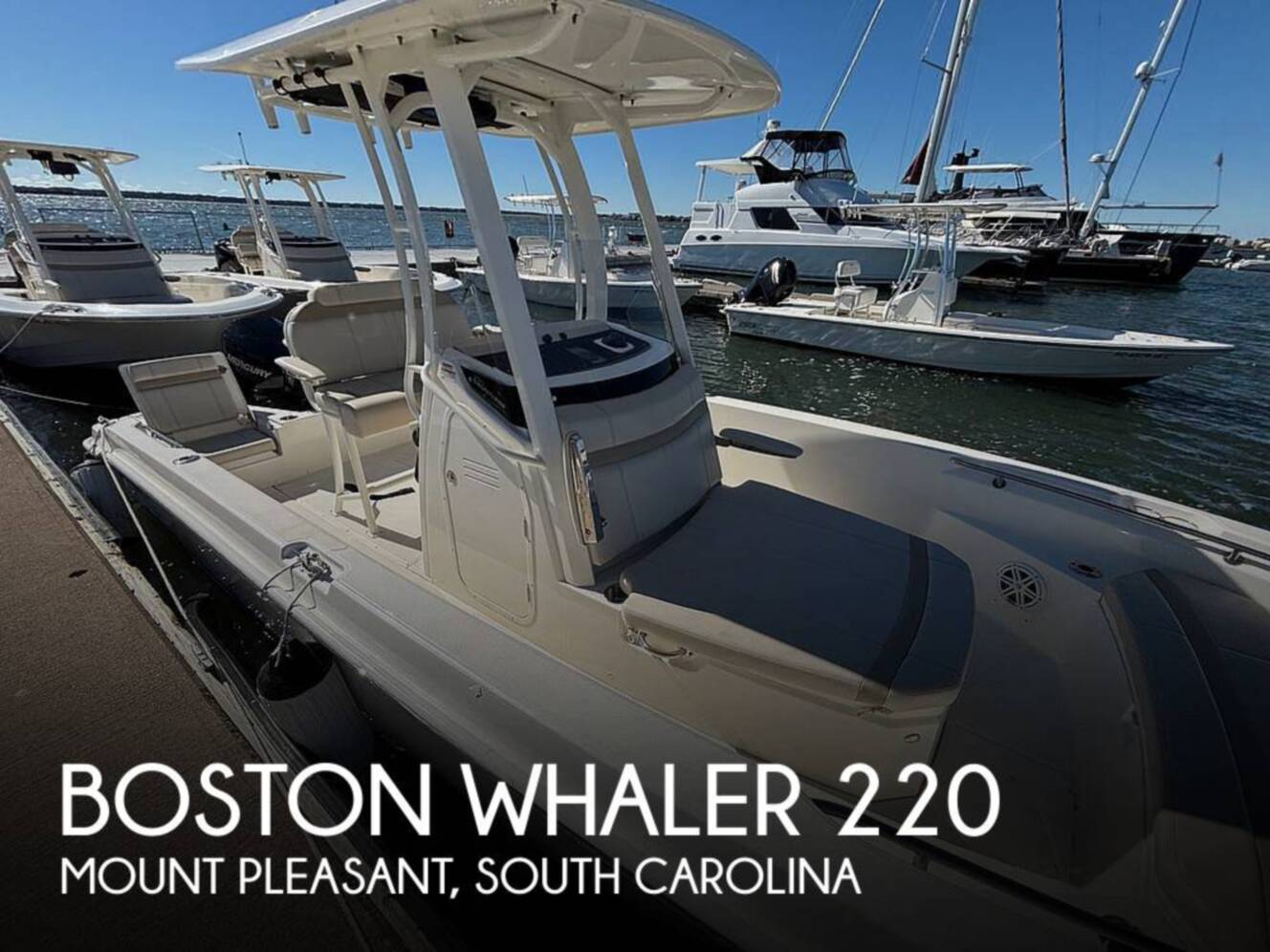 A photo of this 2025 Boston Whaler 220 DAUNTLESS
