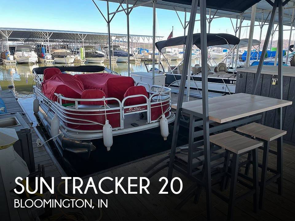 2022 Sun Tracker Fishin' Barge 20 DLX in bloomington IN