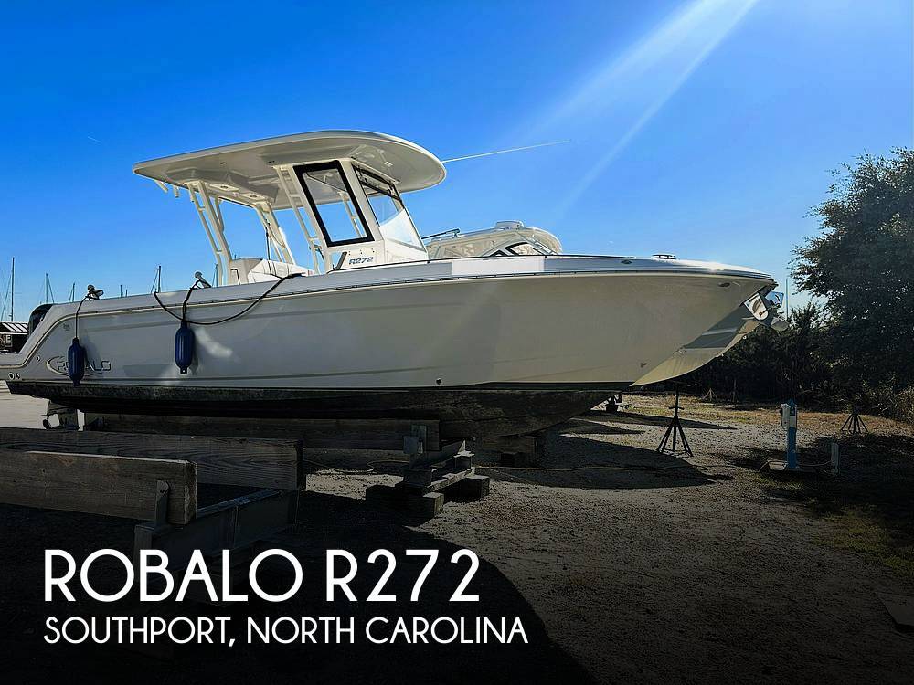2021 Robalo R272 Center Console Boat boat