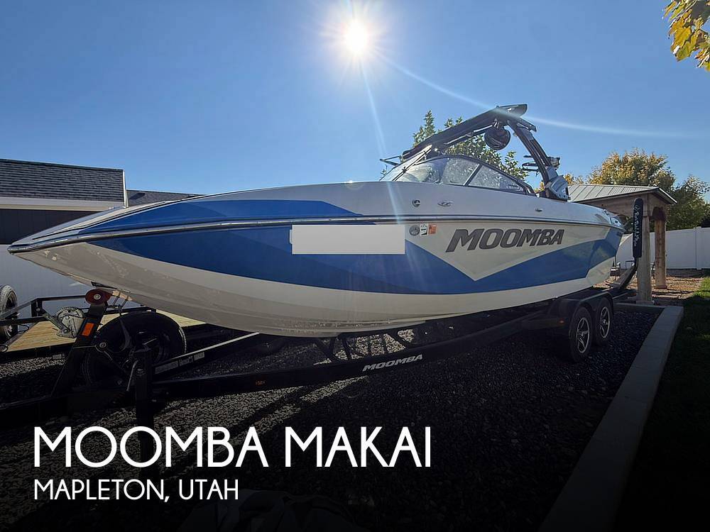 2019 Moomba Makai Ski and Wakeboard Boat boat