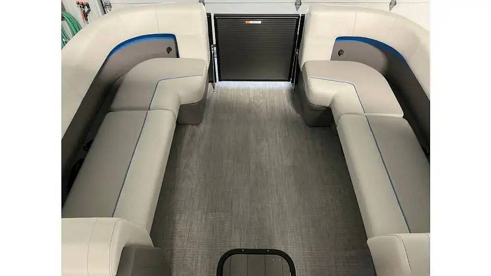 2025 Qwest E-Class 22 XRE CRUISE 816 L in mecosta MI
