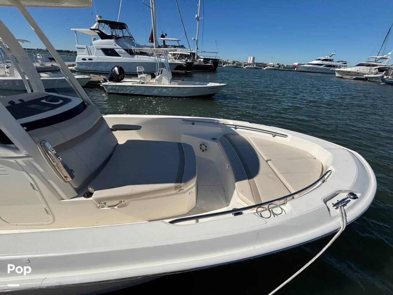 A photo of this 2025 Boston Whaler 220 DAUNTLESS