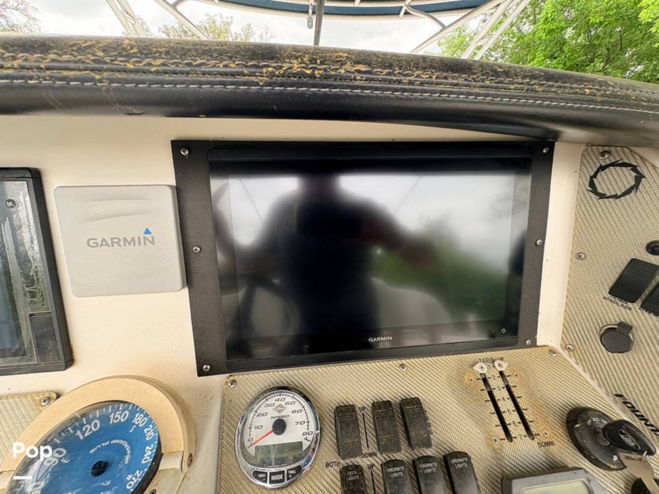 A photo of this 2009 Fountain LX 38