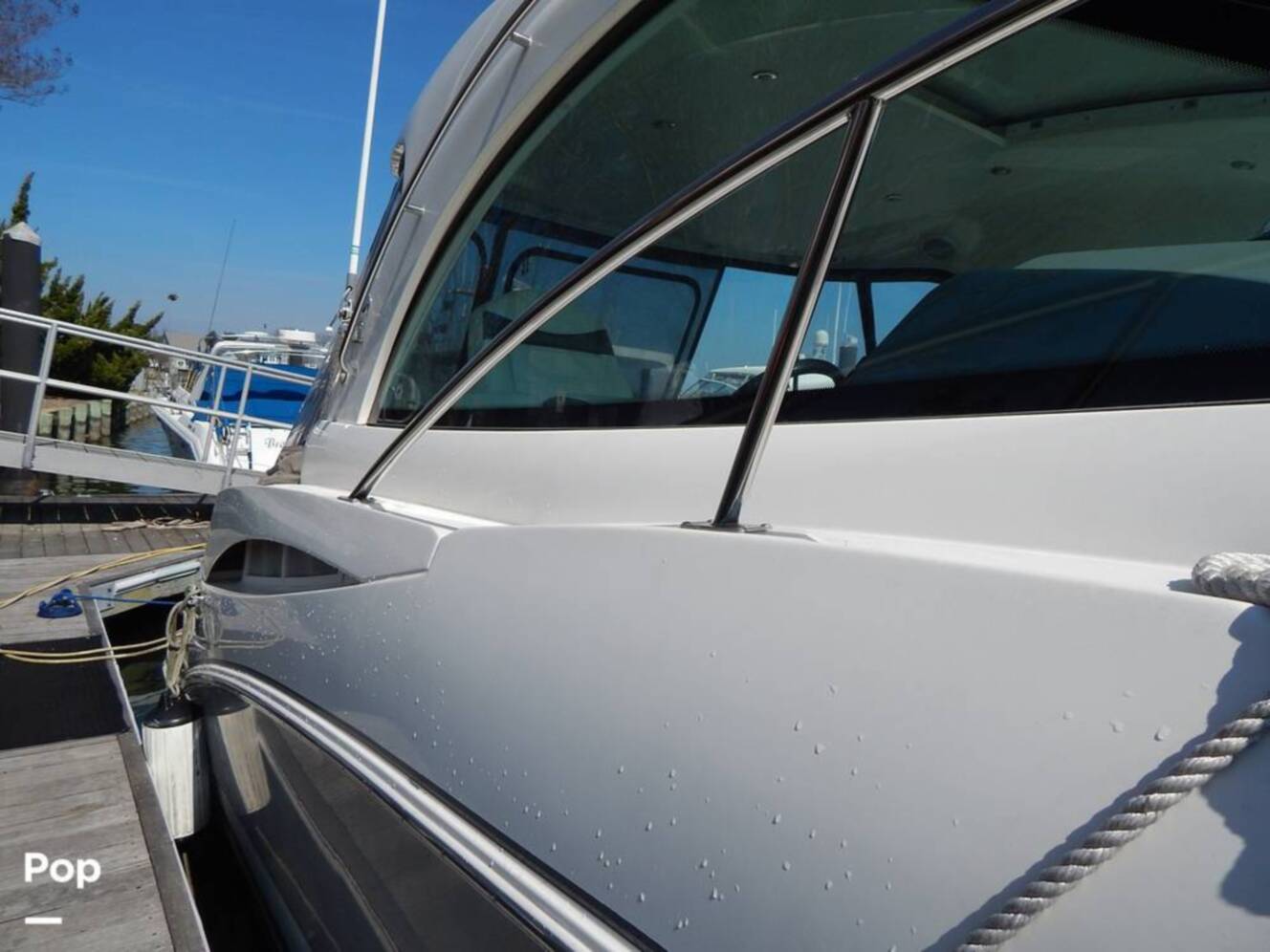 A photo of this 2007 Cruisers Yachts 390 Sports Coupe