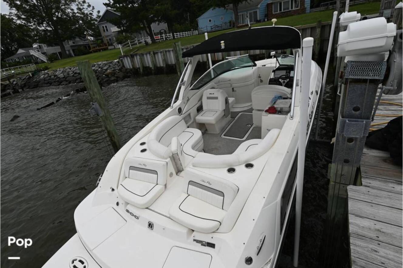A photo of this 2010 Sea Ray 300 SLX