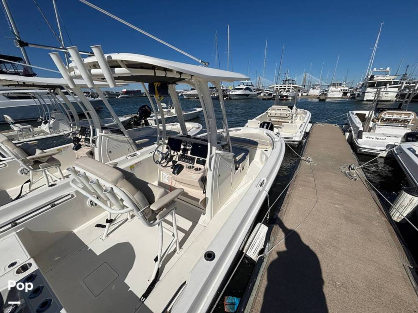 A photo of this 2025 Boston Whaler 220 DAUNTLESS