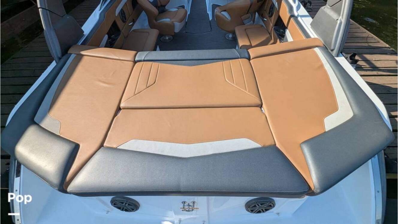 A photo of this 2021 Four Winns Horizon 230 RS