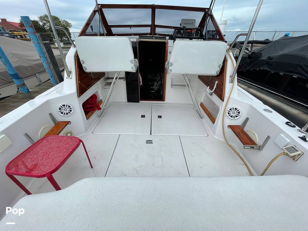 1986 Chris-Craft Catalina 294 Express 34 in st claire shores MI