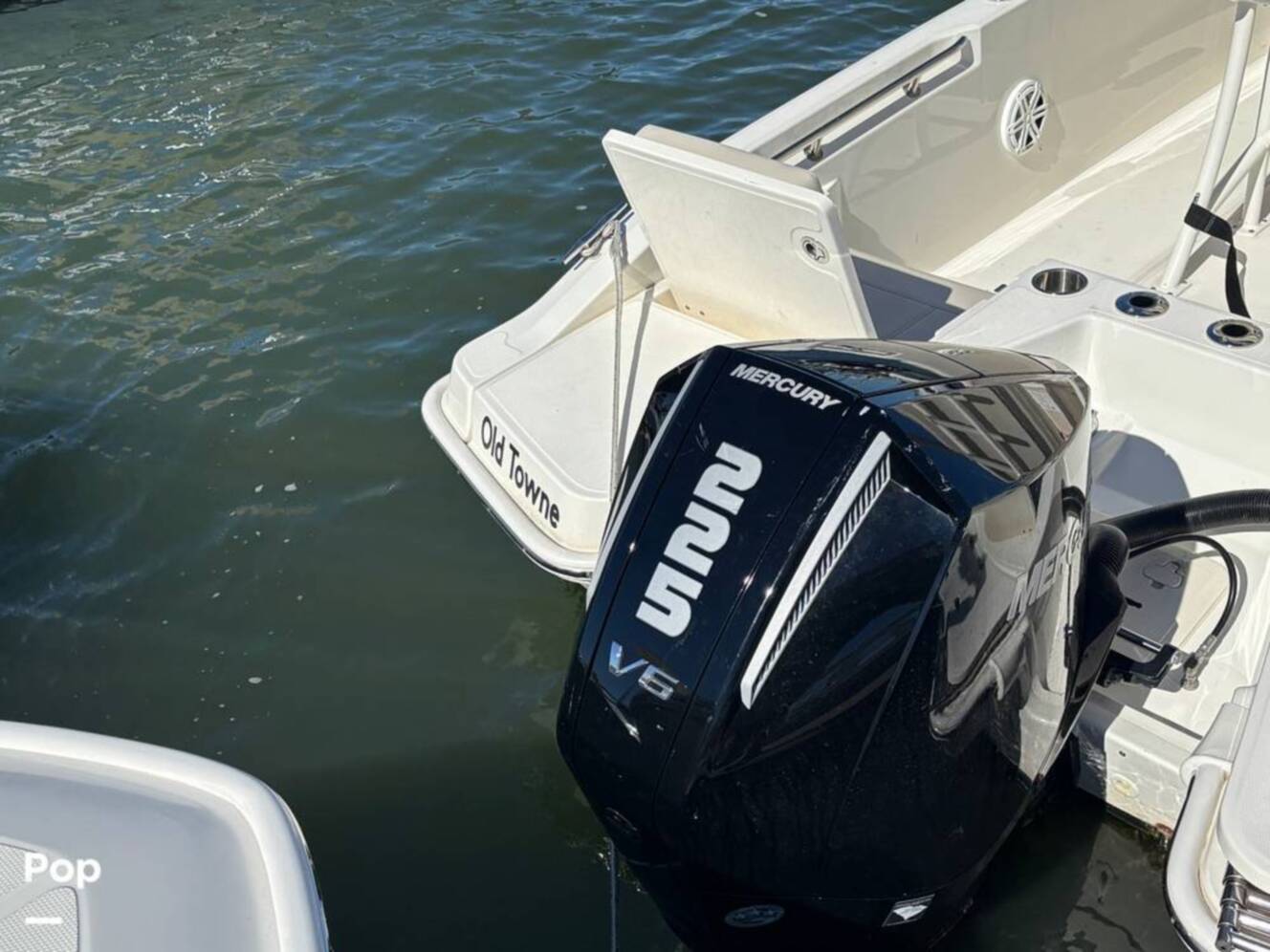 A photo of this 2025 Boston Whaler 220 DAUNTLESS