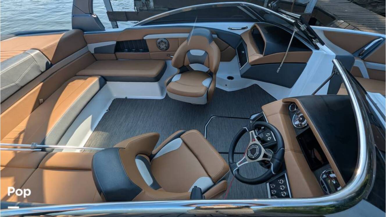 A photo of this 2021 Four Winns Horizon 230 RS