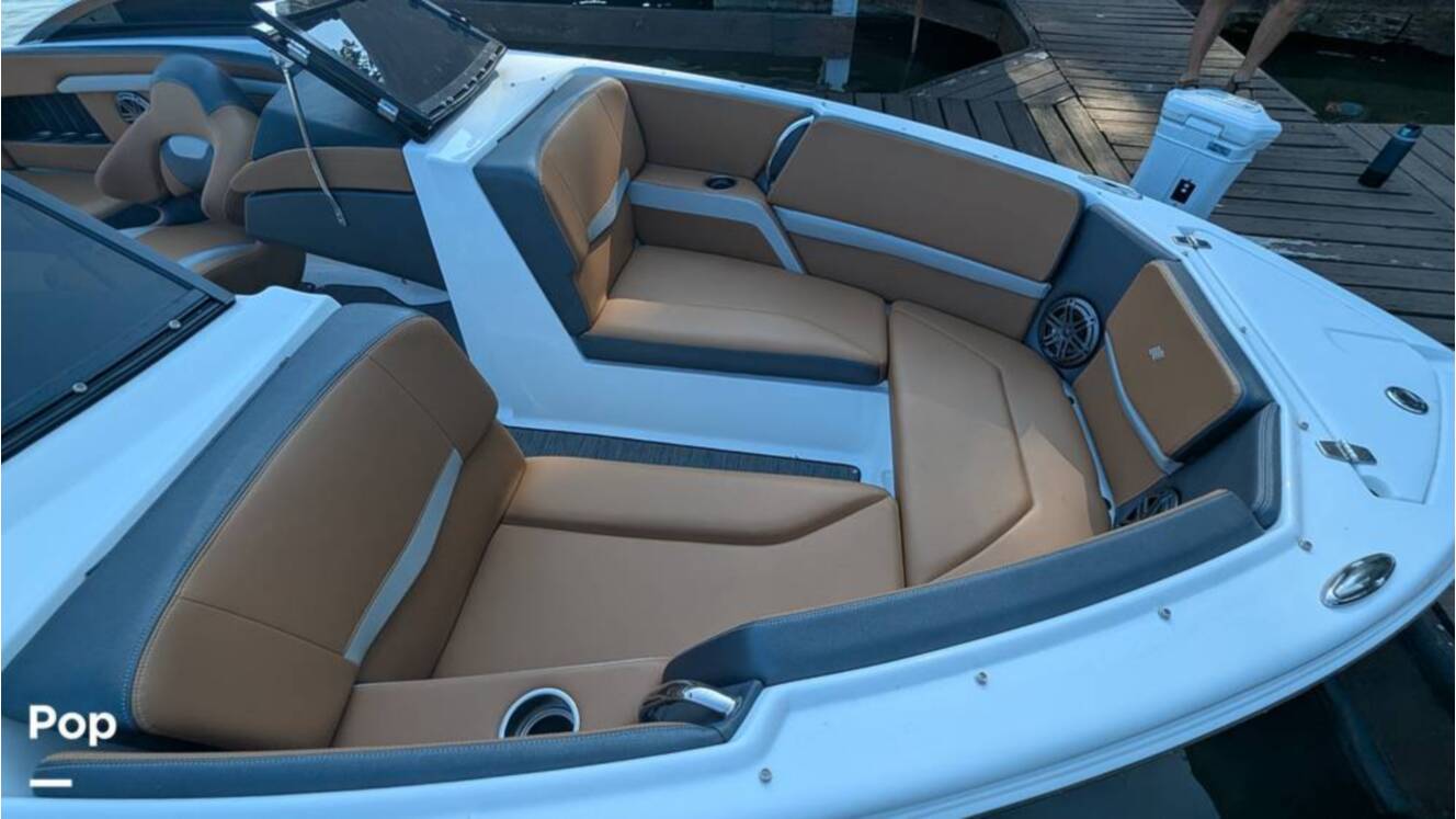 A photo of this 2021 Four Winns Horizon 230 RS