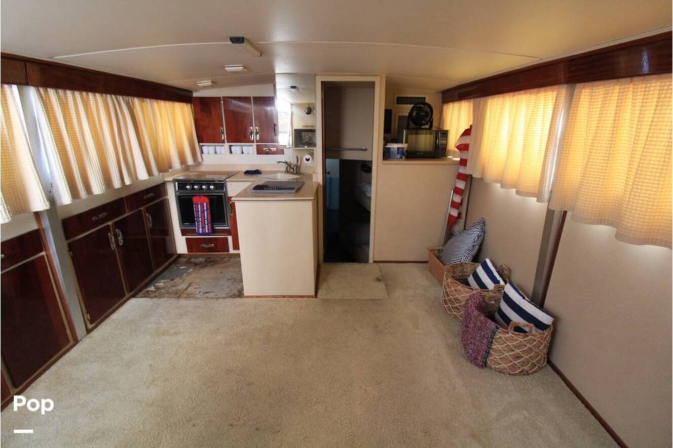 A photo of this 1973 Chris-Craft Commander 41