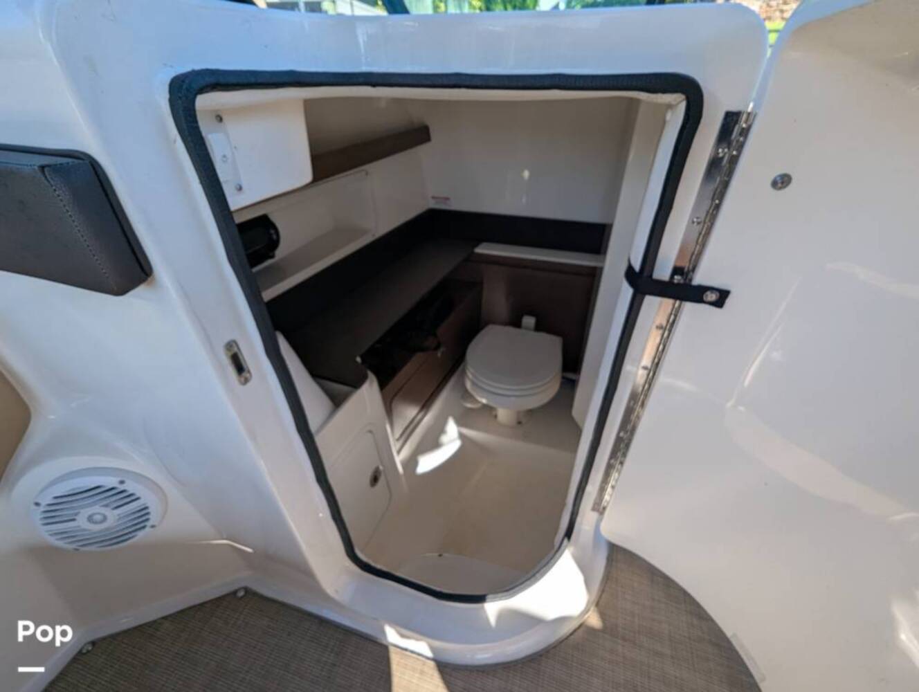 A photo of this 2018 Sea Ray SDX 290