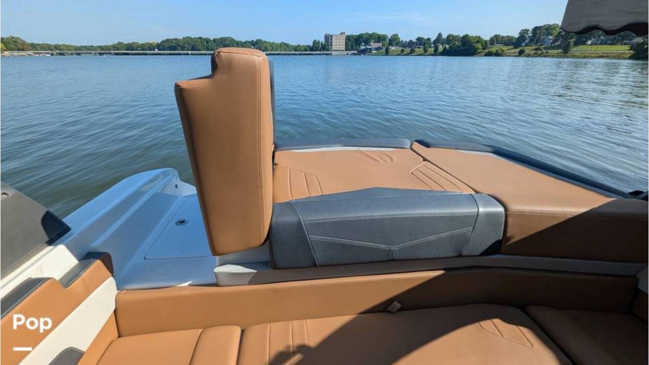 A photo of this 2021 Four Winns Horizon 230 RS