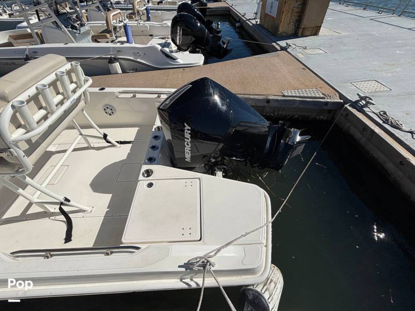 A photo of this 2025 Boston Whaler 220 DAUNTLESS