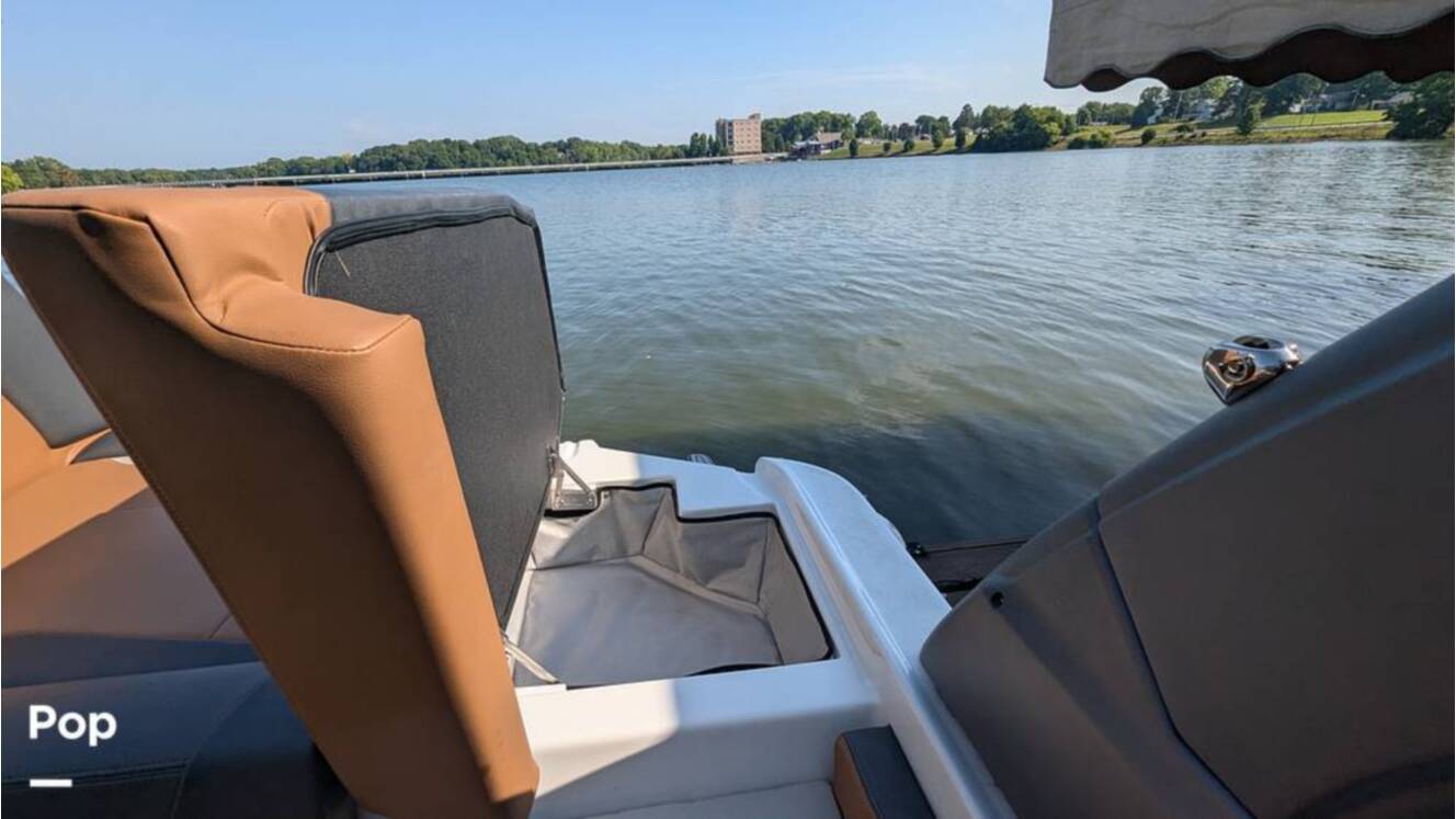 A photo of this 2021 Four Winns Horizon 230 RS