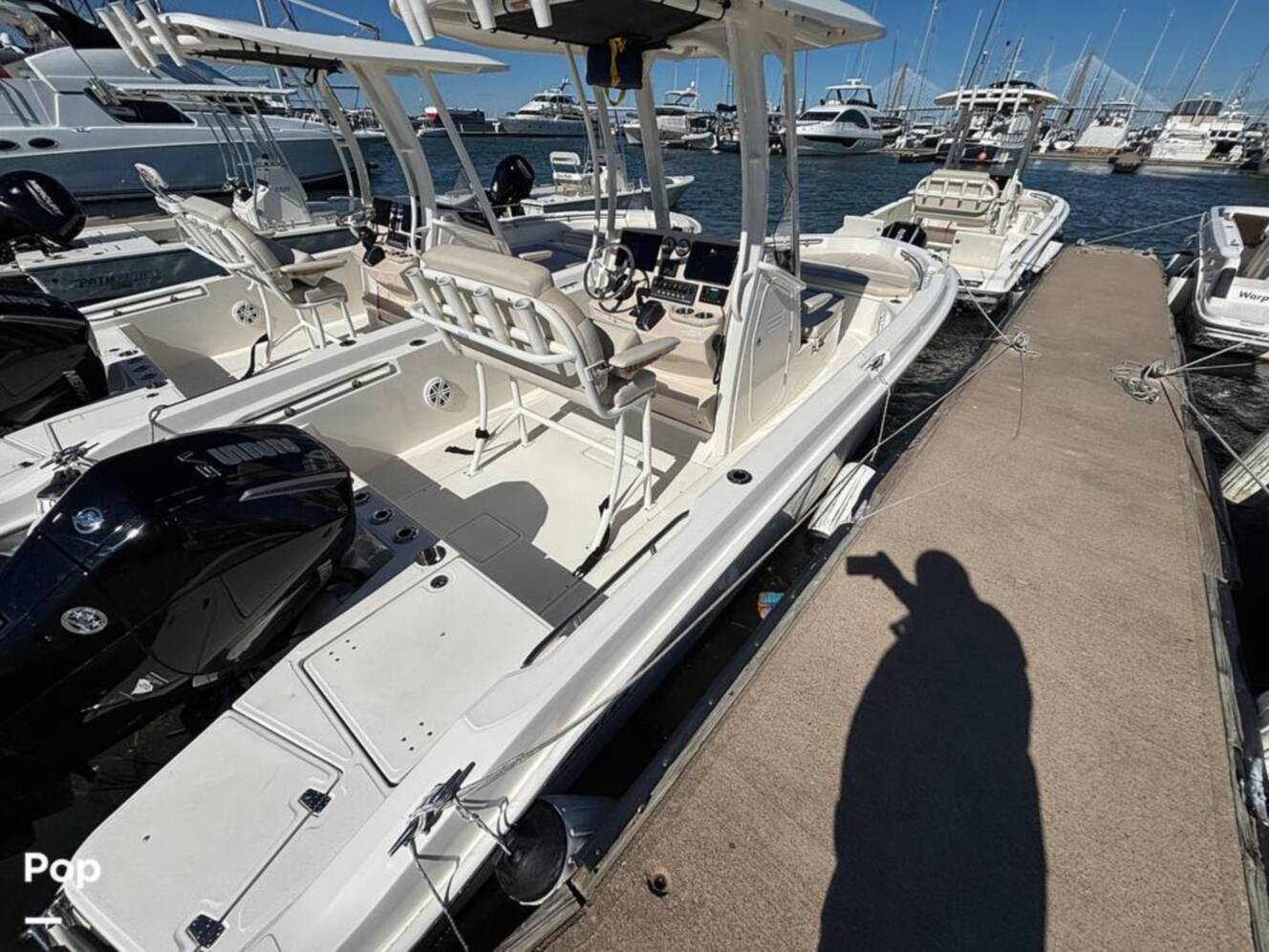 A photo of this 2025 Boston Whaler 220 DAUNTLESS