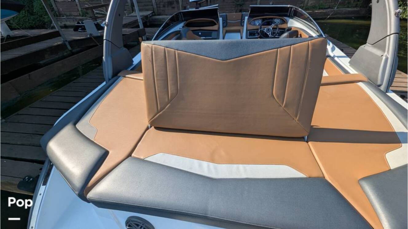 A photo of this 2021 Four Winns Horizon 230 RS