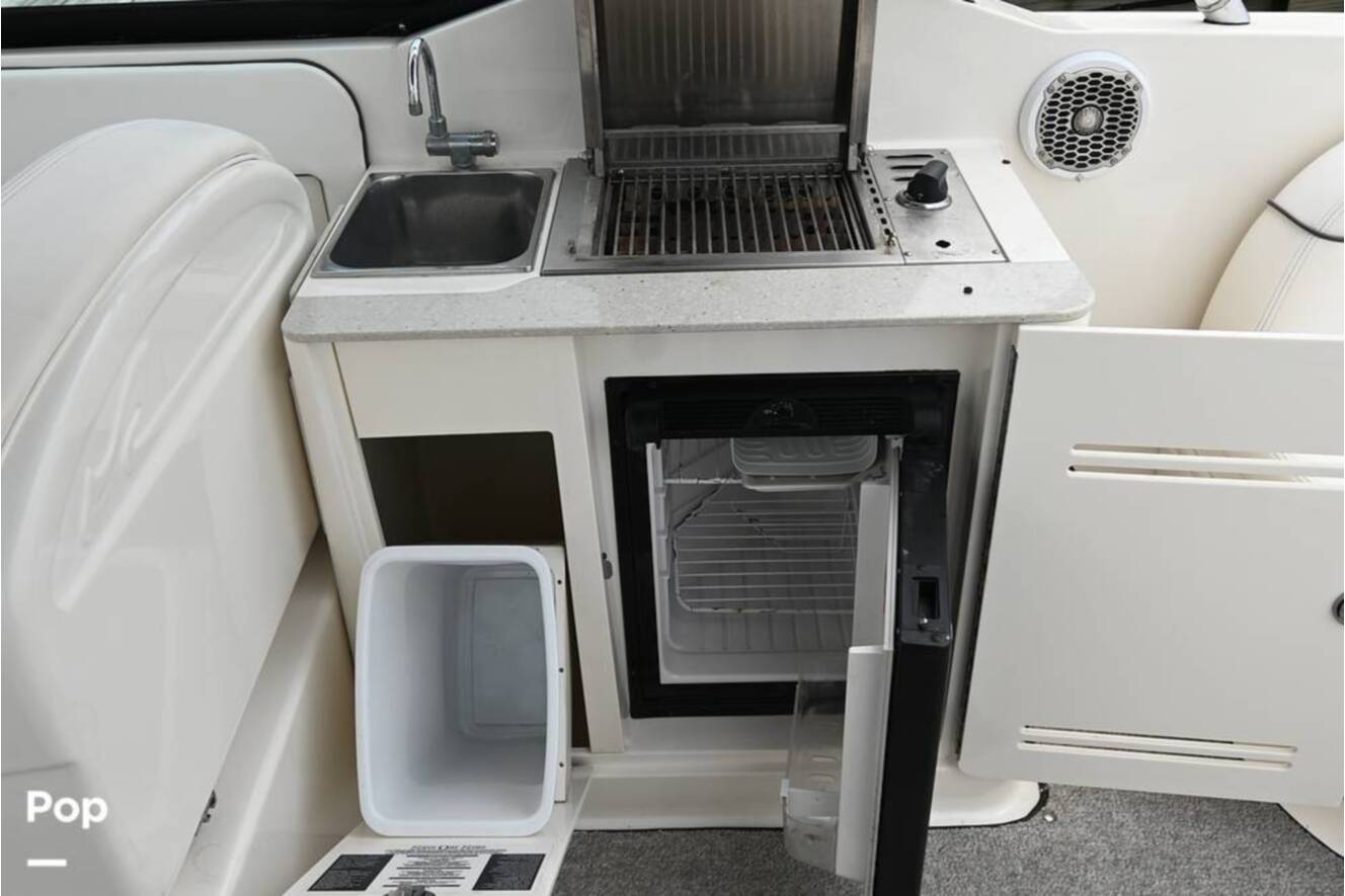 A photo of this 2010 Sea Ray 300 SLX