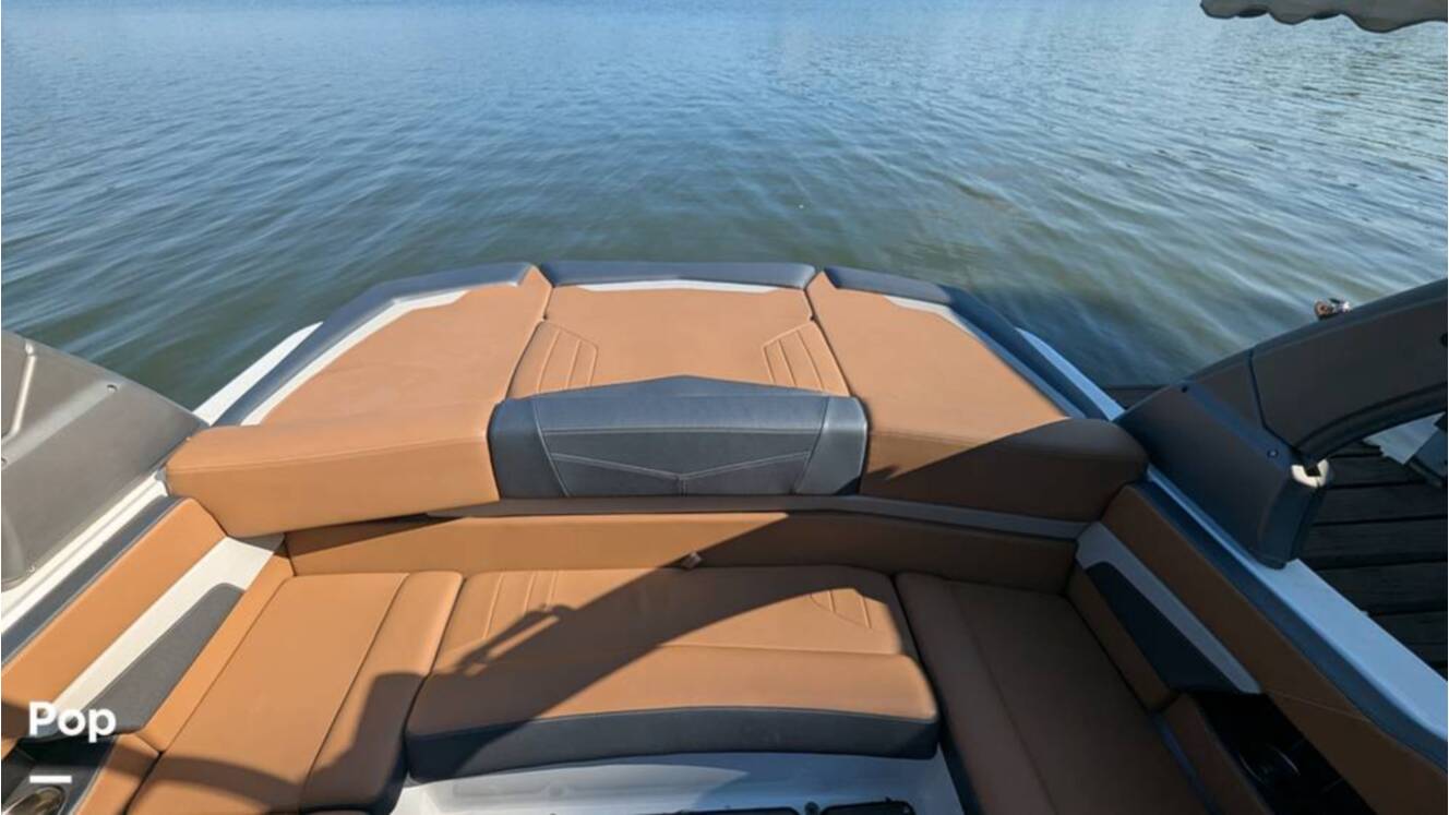 A photo of this 2021 Four Winns Horizon 230 RS