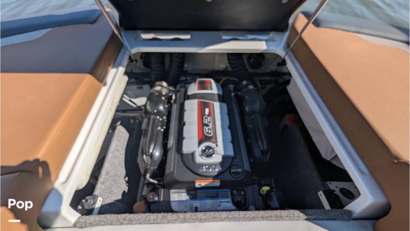 A photo of this 2021 Four Winns Horizon 230 RS
