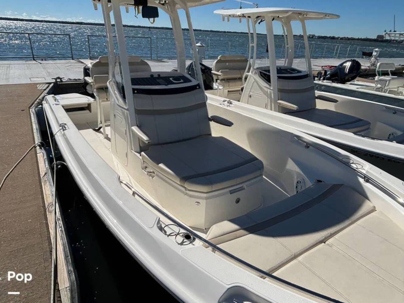 A photo of this 2025 Boston Whaler 220 DAUNTLESS