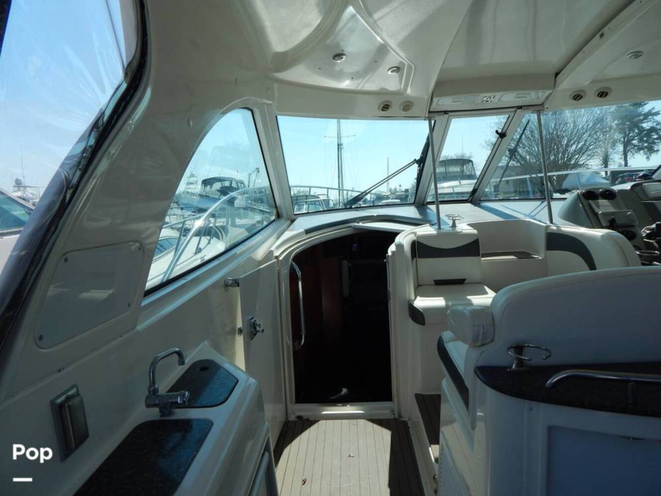 A photo of this 2007 Cruisers Yachts 390 Sports Coupe