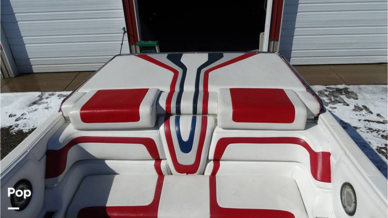 A photo of this 1989 Fountain Fever 38