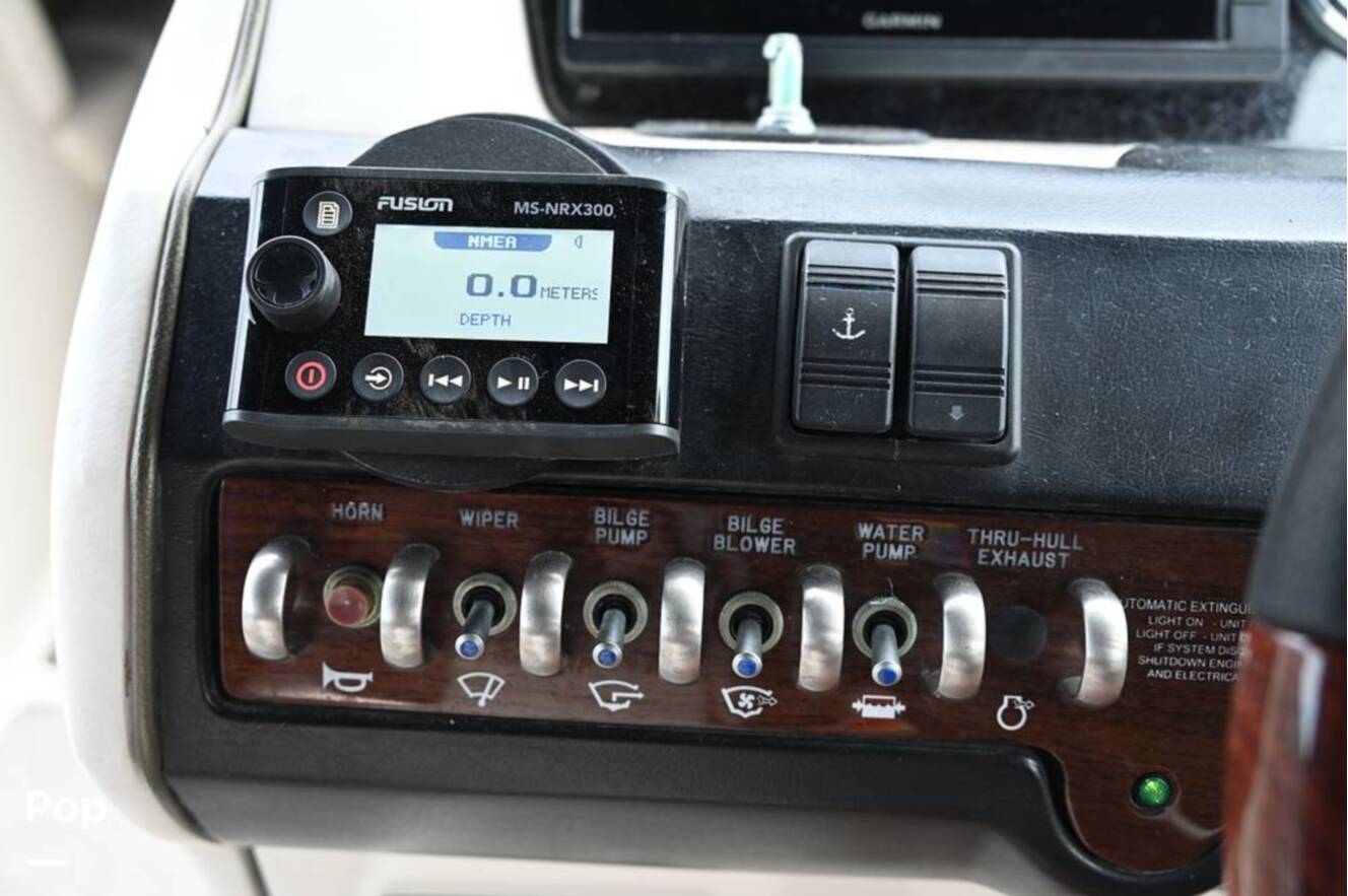 A photo of this 2010 Sea Ray 300 SLX