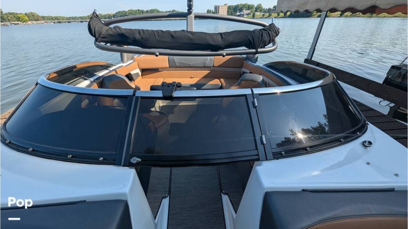 A photo of this 2021 Four Winns Horizon 230 RS