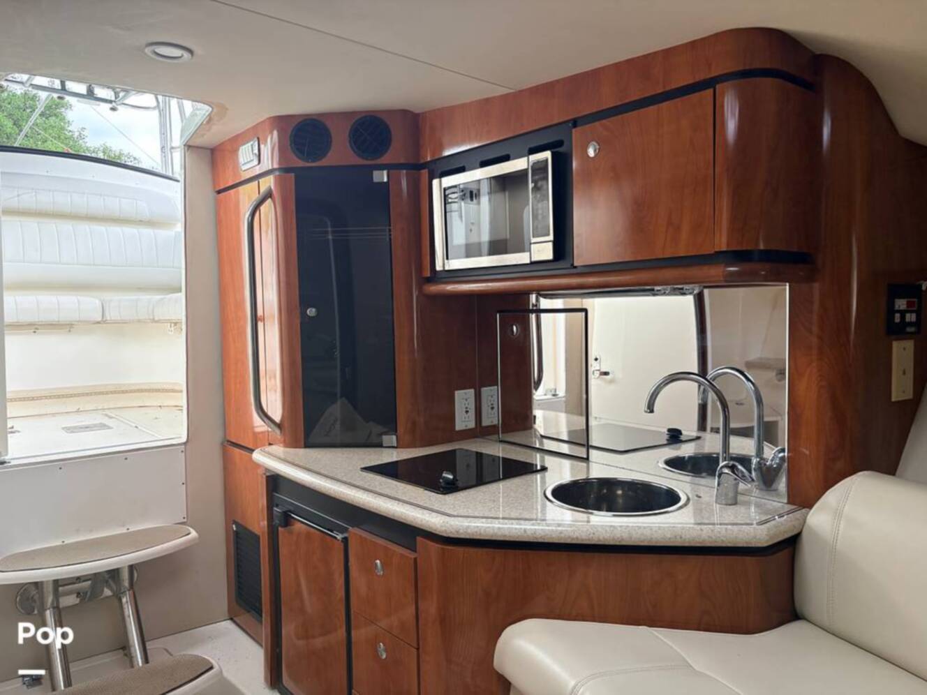 A photo of this 2009 Fountain LX 38