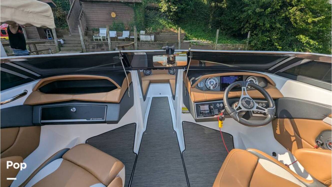 A photo of this 2021 Four Winns Horizon 230 RS