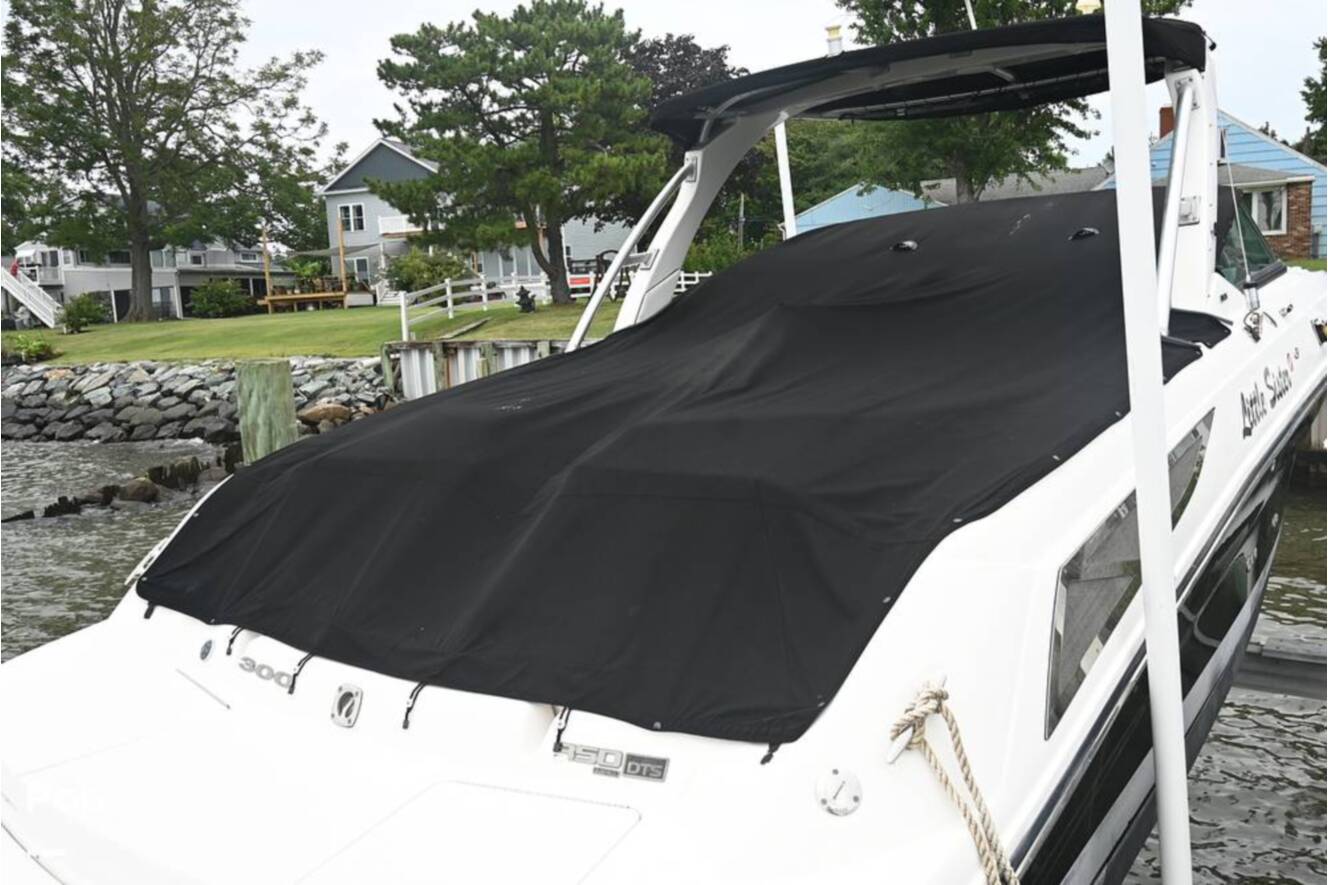 A photo of this 2010 Sea Ray 300 SLX