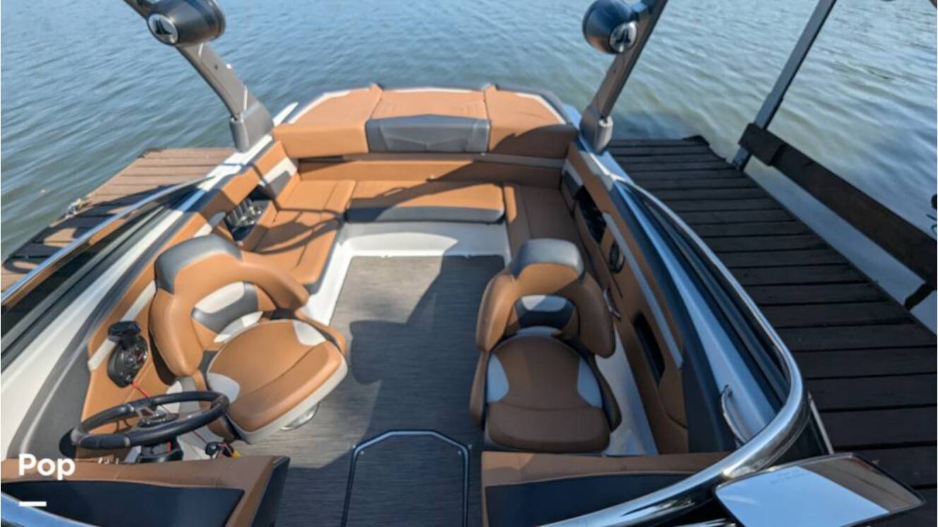 A photo of this 2021 Four Winns Horizon 230 RS