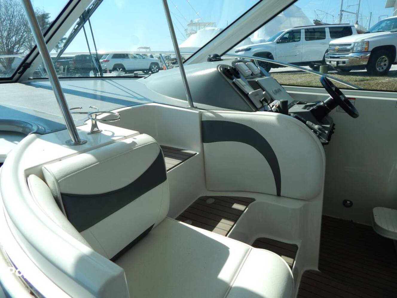 A photo of this 2007 Cruisers Yachts 390 Sports Coupe