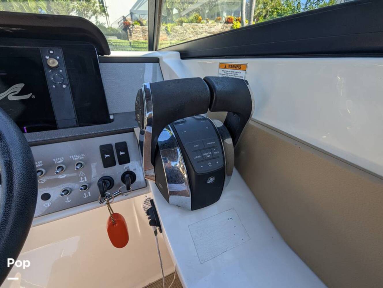 A photo of this 2018 Sea Ray SDX 290
