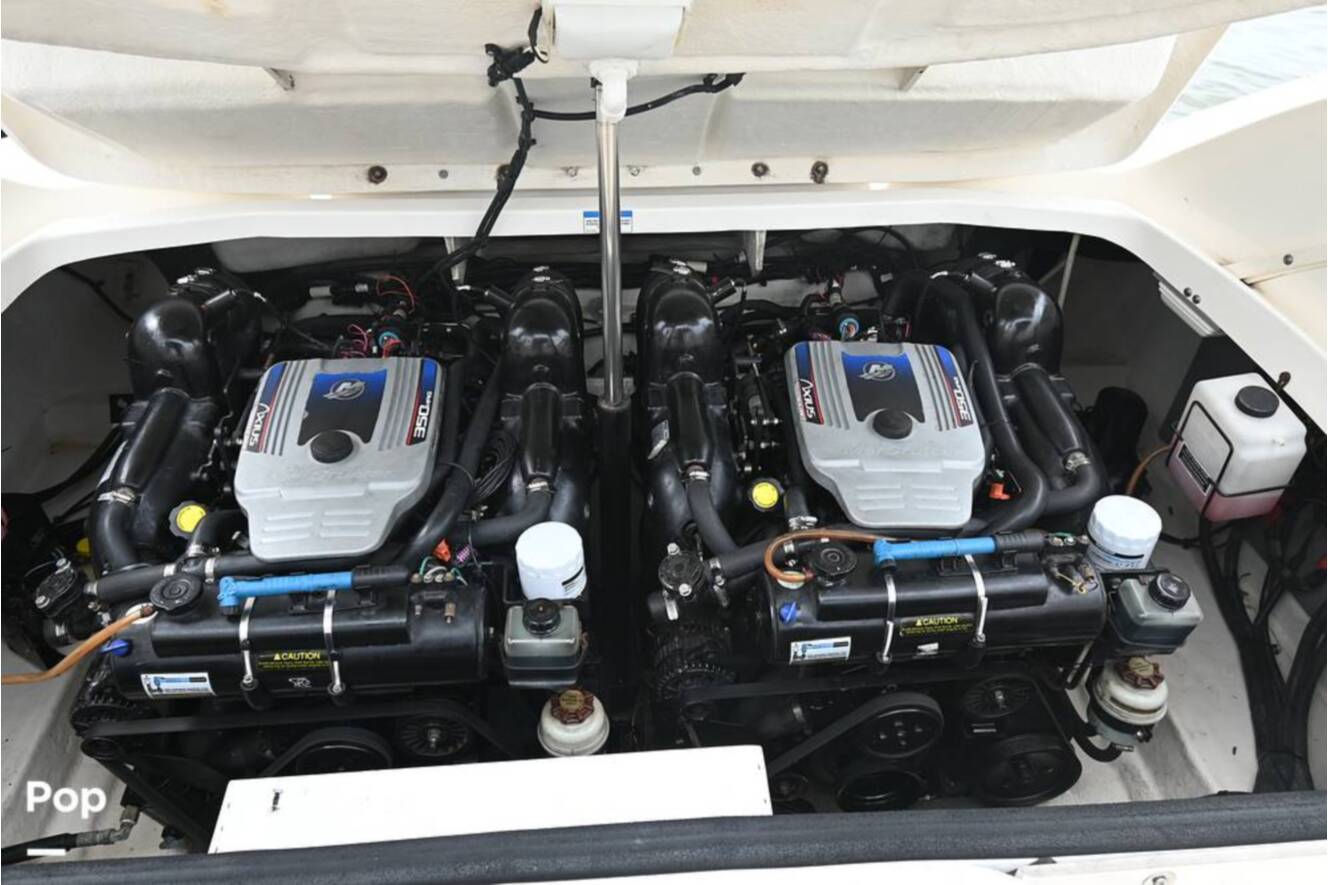 A photo of this 2010 Sea Ray 300 SLX