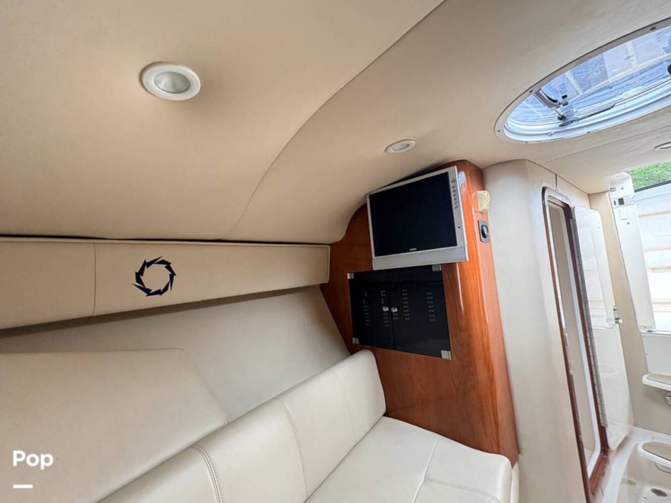 A photo of this 2009 Fountain LX 38