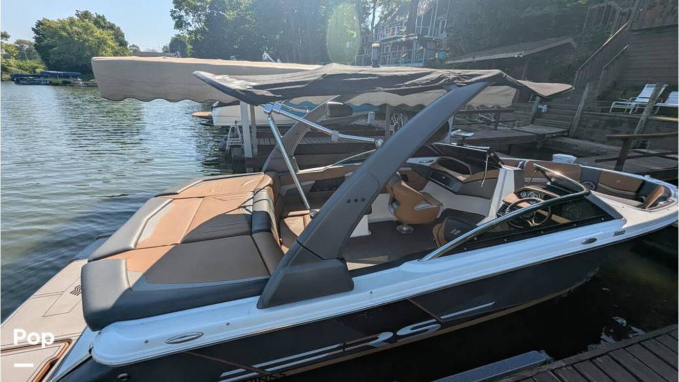 A photo of this 2021 Four Winns Horizon 230 RS