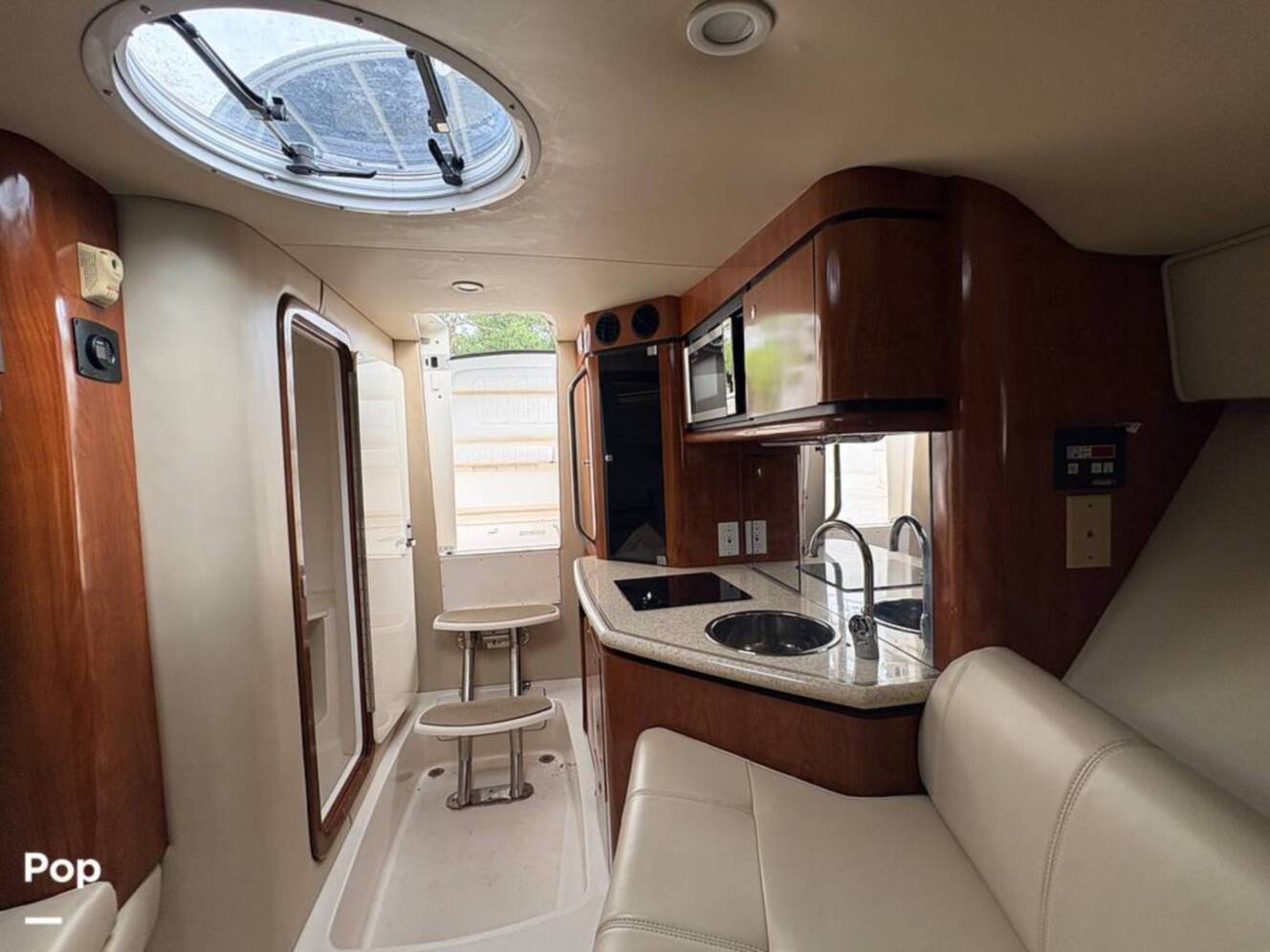 A photo of this 2009 Fountain LX 38
