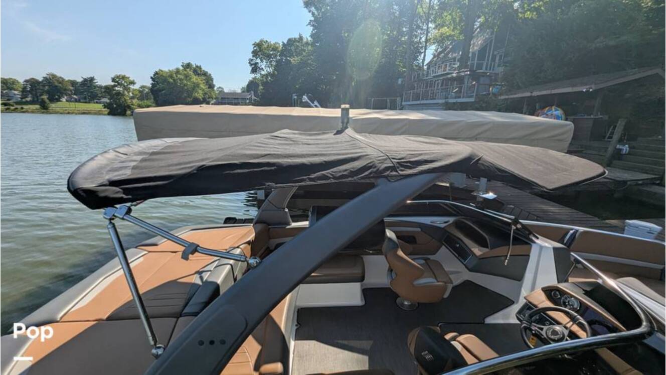 A photo of this 2021 Four Winns Horizon 230 RS