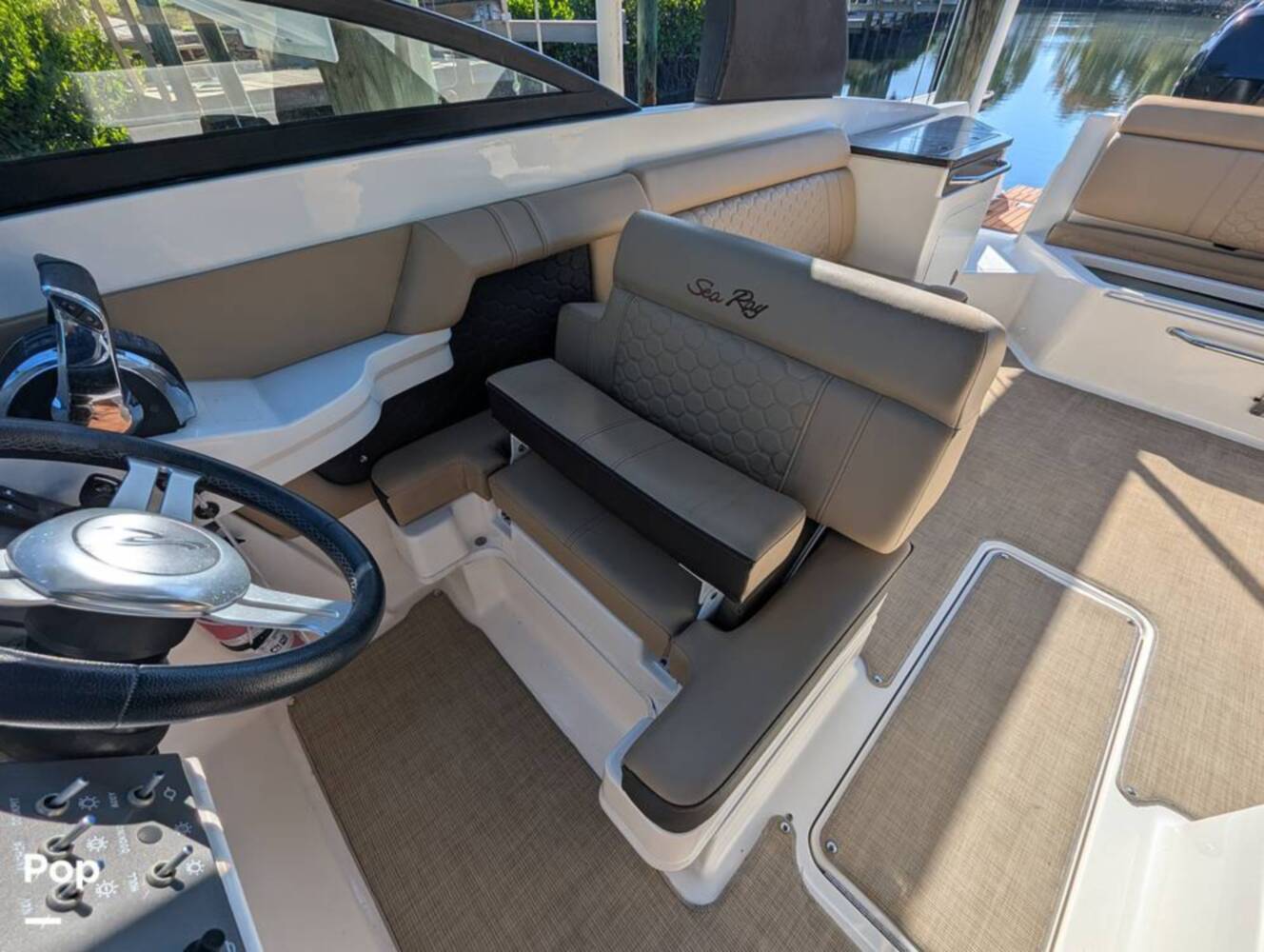 A photo of this 2018 Sea Ray SDX 290