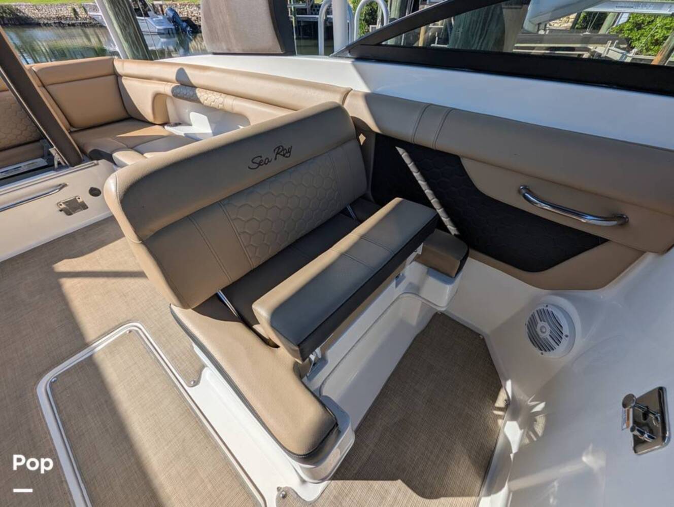 A photo of this 2018 Sea Ray SDX 290