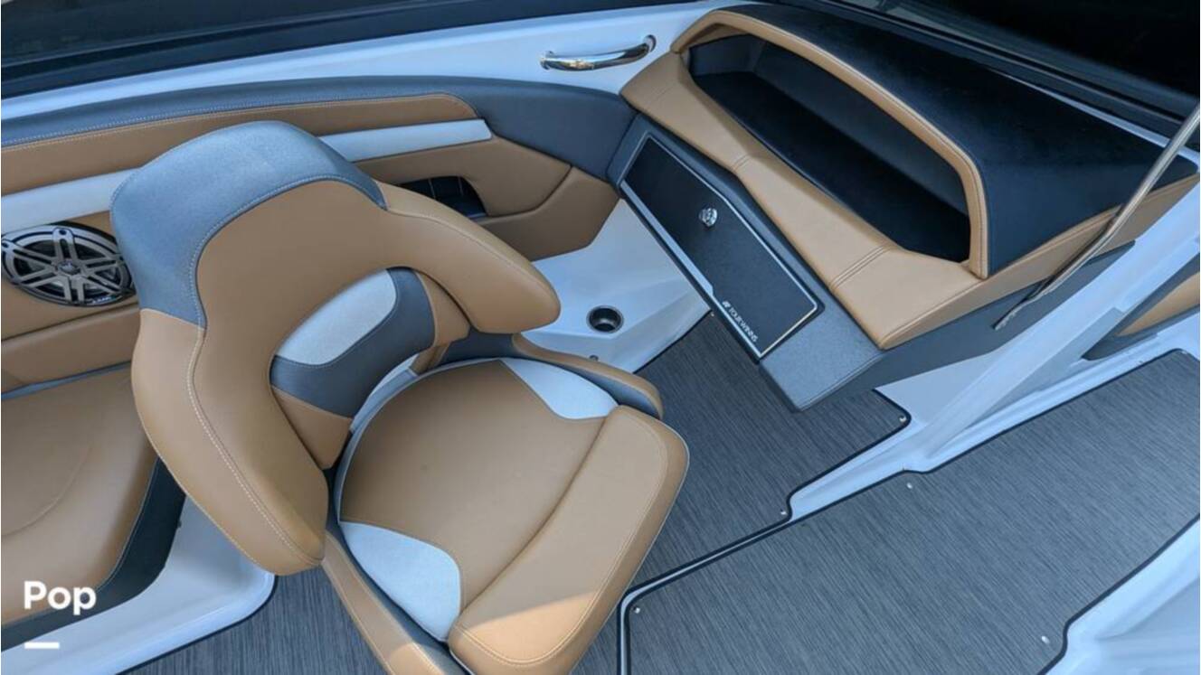 A photo of this 2021 Four Winns Horizon 230 RS
