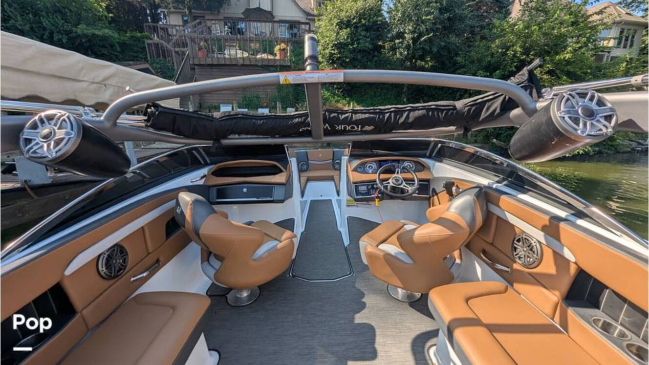 A photo of this 2021 Four Winns Horizon 230 RS