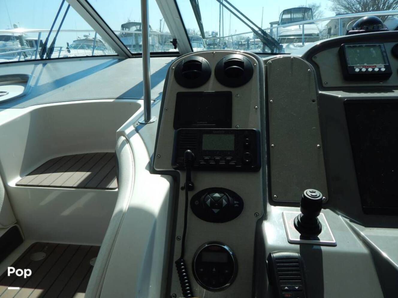 A photo of this 2007 Cruisers Yachts 390 Sports Coupe
