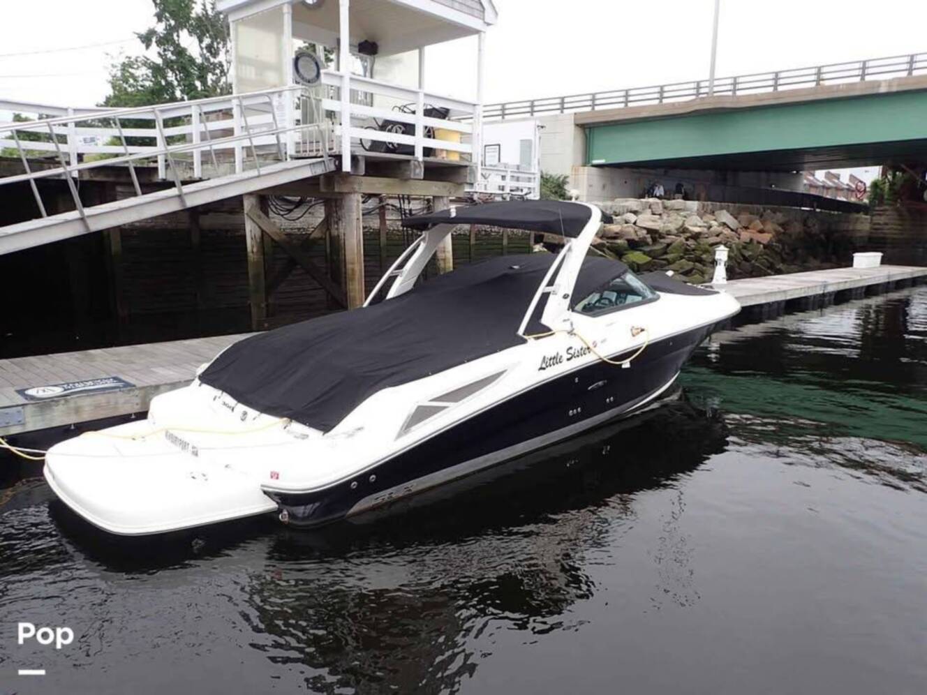 A photo of this 2010 Sea Ray 300 SLX